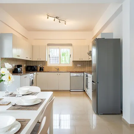 Breezybee 3-bedroom And Pool In * Protaras