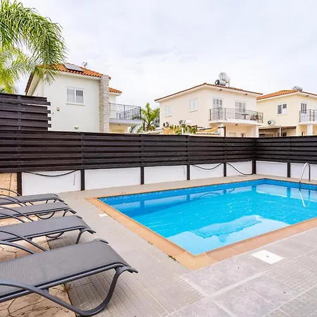 Breezybee 3-bedroom And Pool In