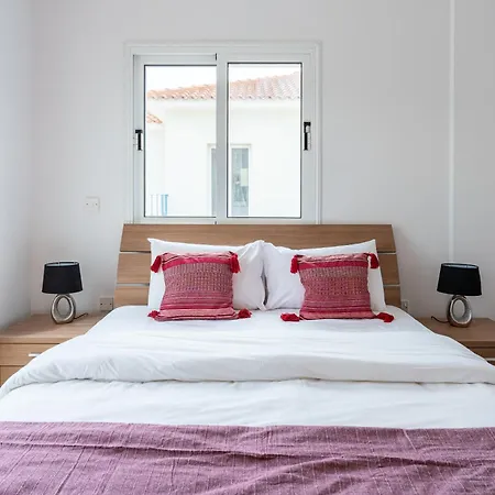 Vilă Breezybee 3-bedroom And Pool In