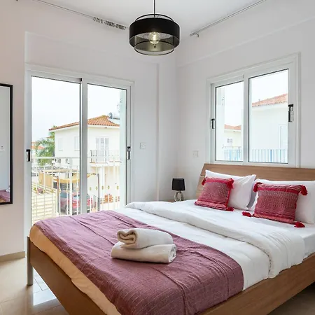 Vilă Breezybee 3-bedroom And Pool In
