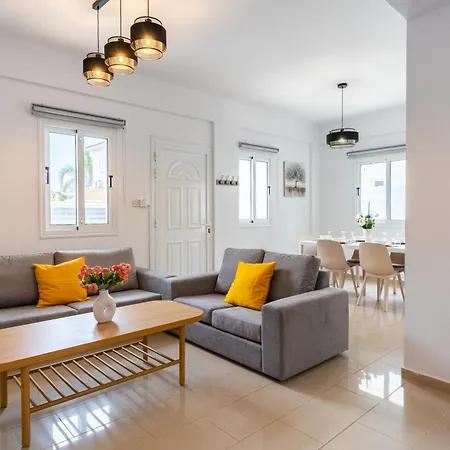 Vilă Breezybee 3-bedroom And Pool In *